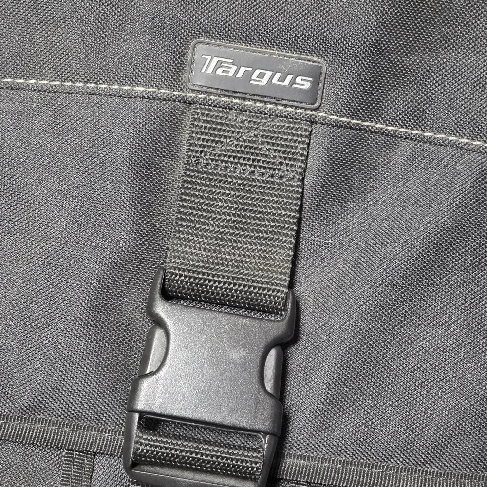 Targus Laptop Messenger Bag Black Model TCM004